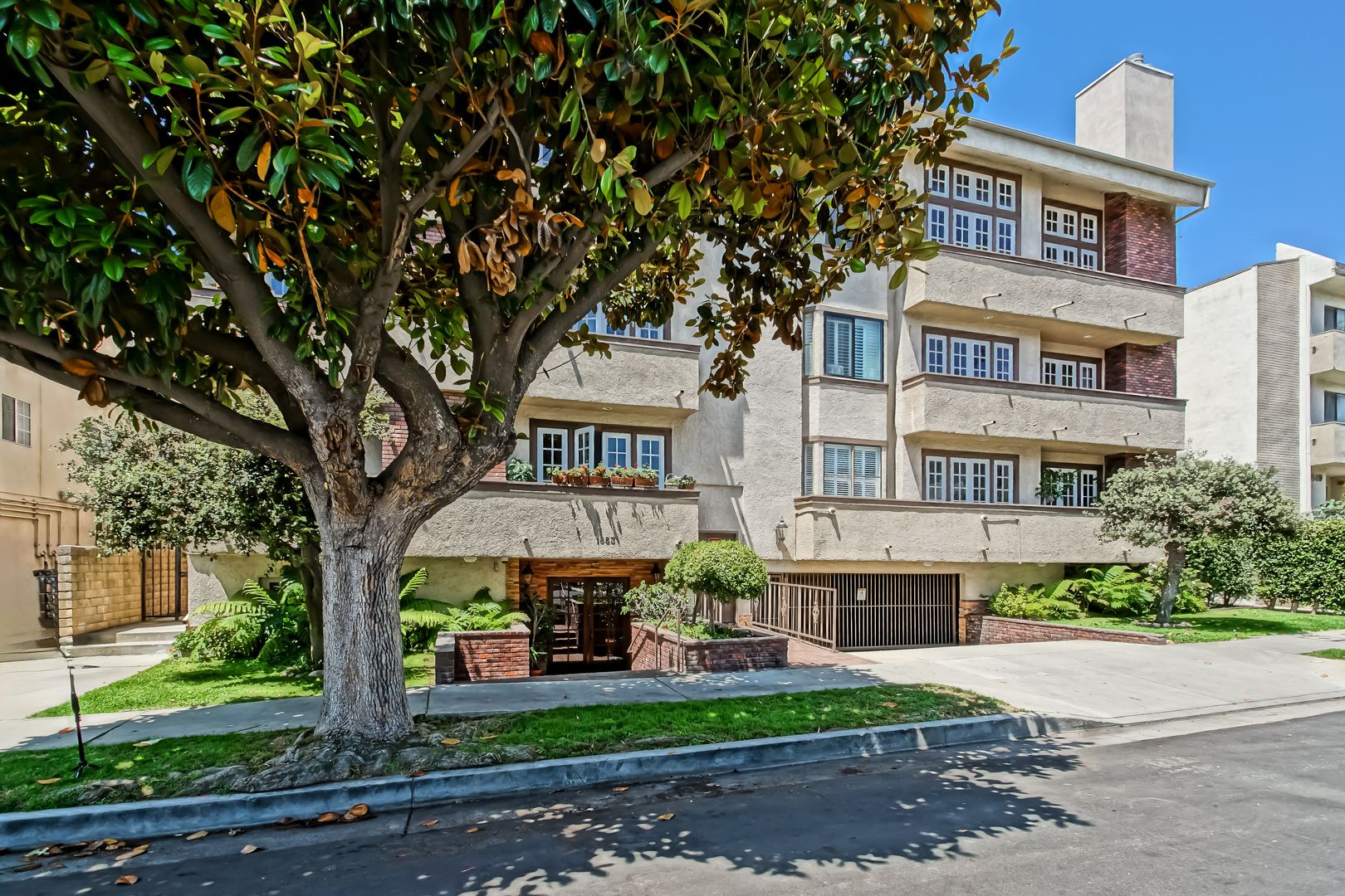 NICELY REMODELED, 2BR2.5BA, 1700 SQ FT CONDO W/ SPACIOUS BALCONY, LIVING SPACE & DUAL PRIMARY SUITES CLOSE TO SHOPPING, CENTURY CITY MALL, GYM & FREEWAY ACCESS!