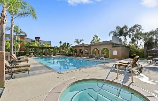 2BD 2BA Mission Valley Condo - 1st Floor 2 Car Garage + 2 Parking Spaces, Split Floor Plan, Washer Dryer in Unit, Pet Friendly