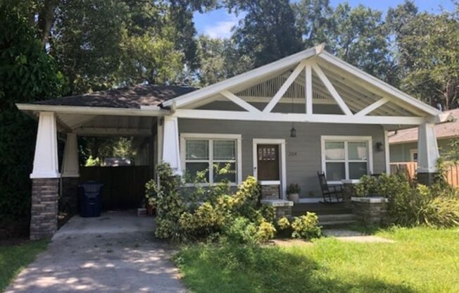 South Seminole Heights Bungalow w/ Spacious Open Concept, Like New!