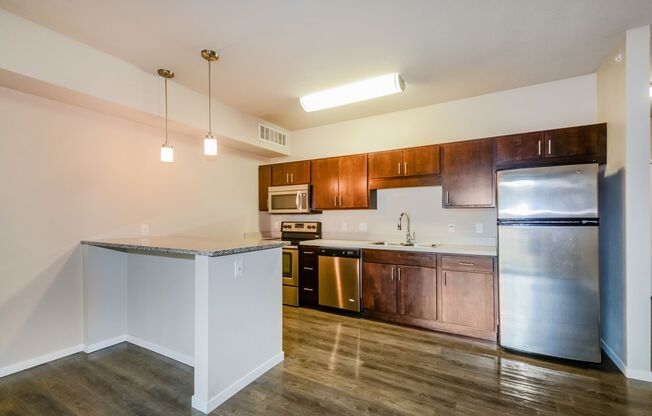 1 bed, 1 bath, 877 sqft, $1,940, Unit 114