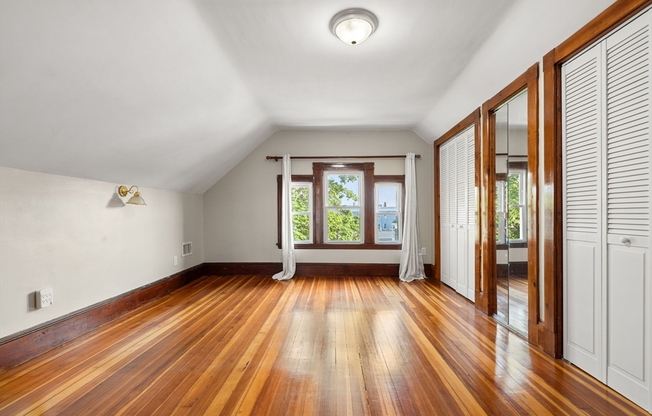 7 WHITTEN ST