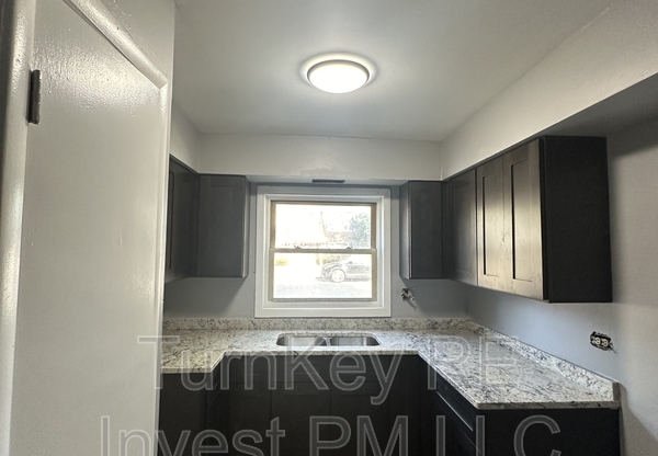 1015 E 150 PL