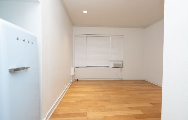 Modern Downtown PDX Studio ~ Remodeled & Air Conditioned!