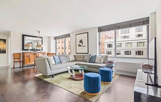270 W 17 ST