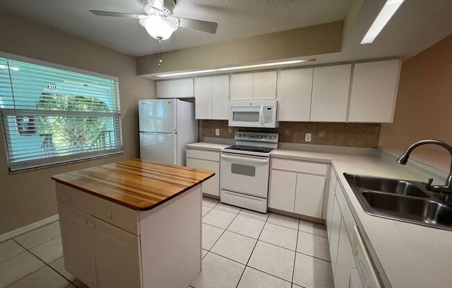 2 beds, 2 baths, $1,550, Unit # 122