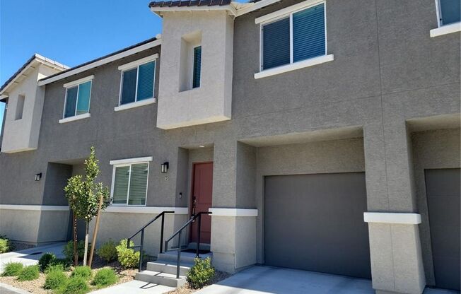 3 BED, 2 BATH TOWNHOME ON THE SOUTH END OF THE STRIP