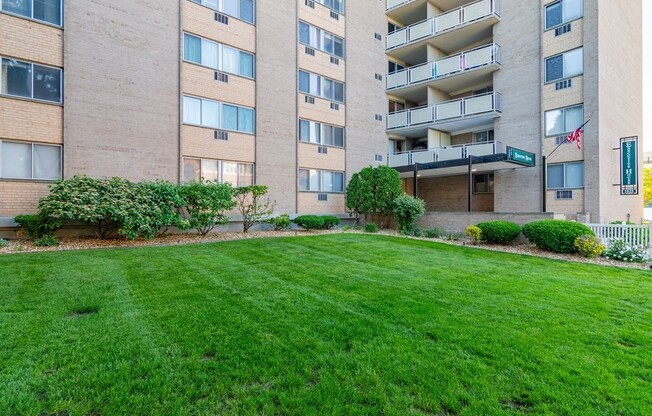 2 beds, 1 bath, 940 sqft, $2,450, Unit 7F