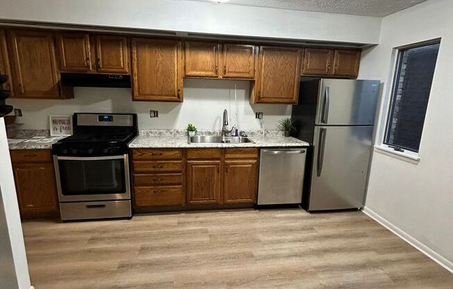 2 beds, 1 bath, $895, Unit 1506 Lincoln Way #4