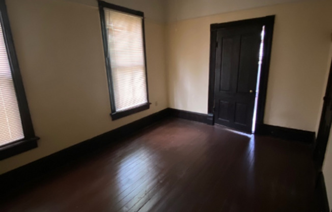 2 beds, 1 bath, $1,295