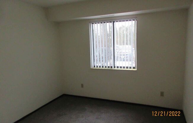 2 beds, 1 bath, $1,075, Unit 15623 - 09