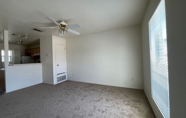 2 beds, 1.5 baths, 900 sqft, $825, Unit Apt B