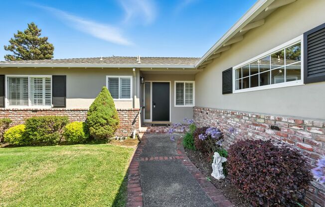 Spacious 2BD/2BA Home with Bonus Huge Room in San Mateo!
