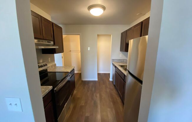 2 beds, 1.5 baths, 1,150 sqft, $1,915, Unit 4
