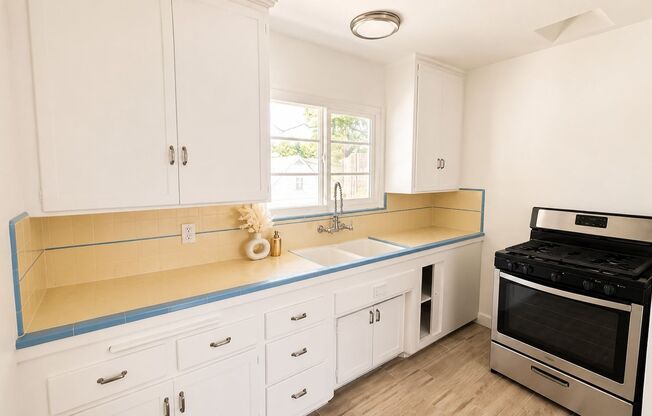MUST-SEE! 1Bd+1Ba at 1553-1555 Riverside Dr. Glendale, CA 91201