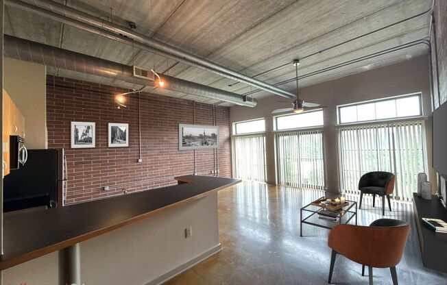 Studio Unit in 626 N Graham Street community