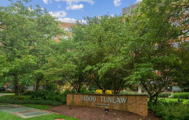 Walk to Georgetown! One Month Concession! Professionally Managed & Recently Renovated // 1 Bedroom 1 Bathroom Home // Glover Park//