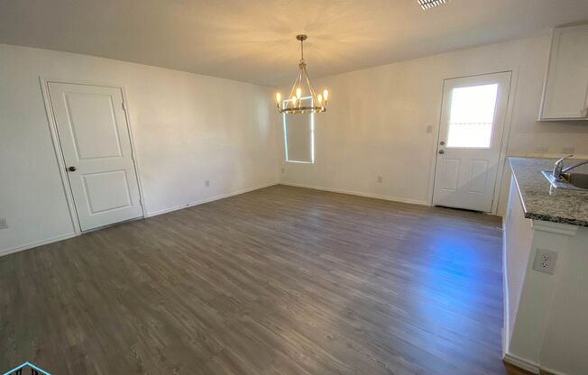 BEAUTIFUL 3 bed/2 Bath newer Lennar home conveniently located near IH-10/1604 and 15 min. to Randolph AFB!