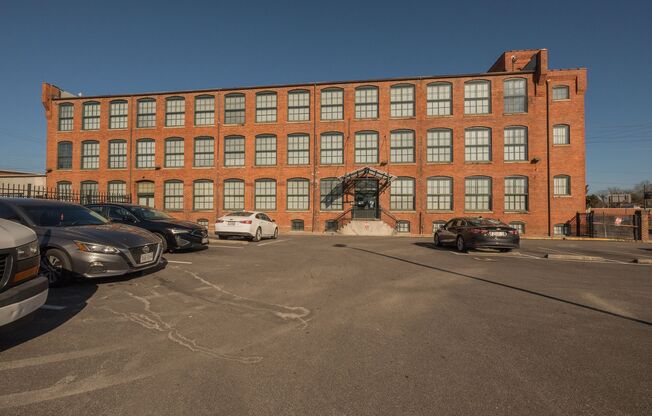 1 bed, 1 bath, 708 sqft, $1,050, Unit 212