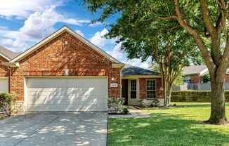 Townhome in Parker Estates!! READY for move in early June