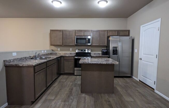 TWO STORY END UNIT TOWNHOME 3 BED/2.5 BATH IN FOREST MEADOWS!