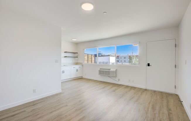 Studio, 1 bath, 425 sqft, $1,949, Unit 204