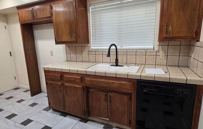 3824 Christmas Tree Ln - House