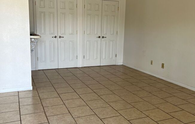 1 bed, 1 bath, 800 sqft, $999