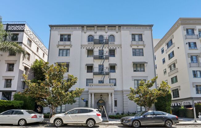 1 bed, 1 bath, 707 sqft, $2,700, Unit 401