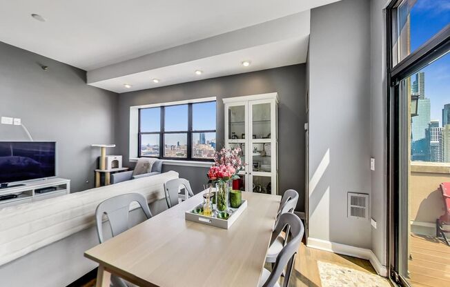2BD/2BTH PENTHOUSE  WITH PRIVATE TERRACE IN SOUHT LOOP