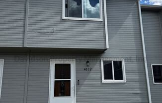 Cozy Updated 2 Bedroom Townhouse Near UCCS
