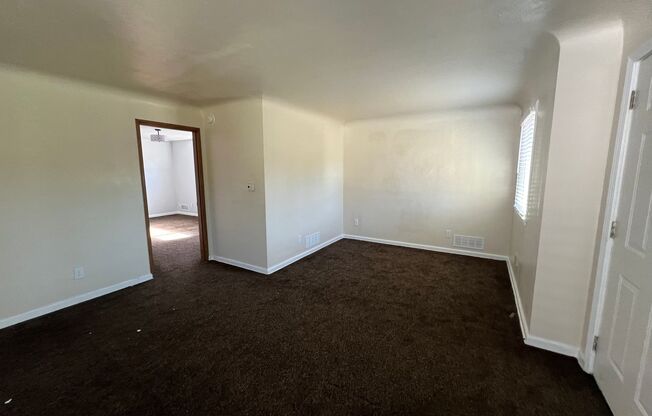 Three Bedroom in the Heart of Bremerton. PSNS Across the Street! Available for Rent.