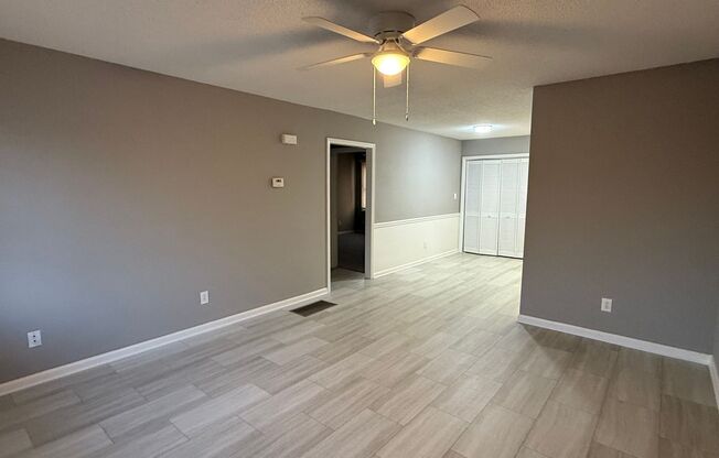 2 beds, 1 bath, $1,195, Unit 2744 White Oak Lane