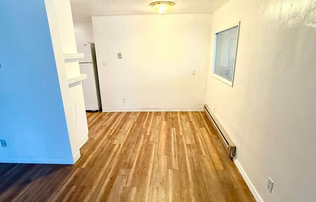 1 bed, 1 bath, 700 sqft, $1,500, Unit B