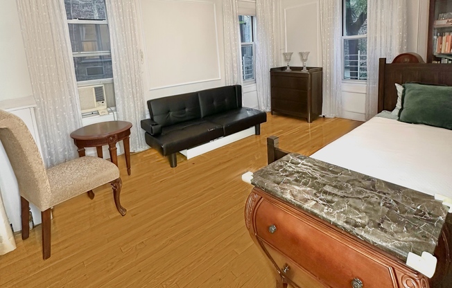 203 W 81 ST