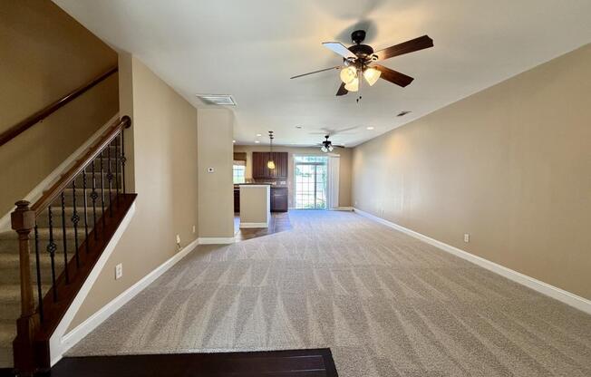 121 WALNUT CV DR