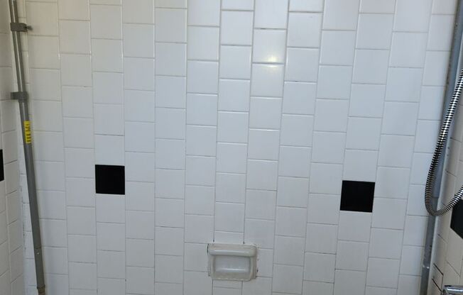 2 beds, 1.5 baths, 1,020 sqft, $1,300, Unit #E