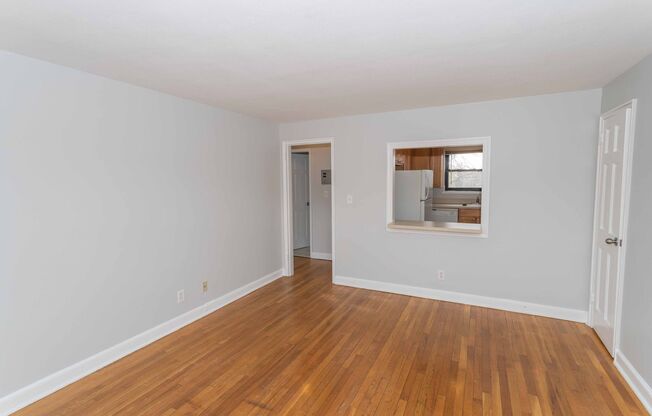 2 beds, 1 bath, $1,695, Unit SQC-227-4