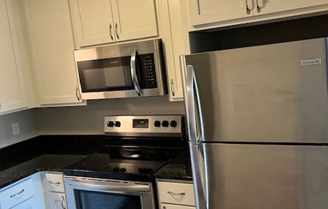 2 beds, 2 baths, 1,073 sqft, $1,595, Unit 3900220 PR