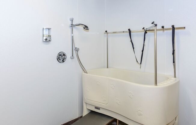 2 beds, 1 bath, 950 sqft, $2,195, Unit 107