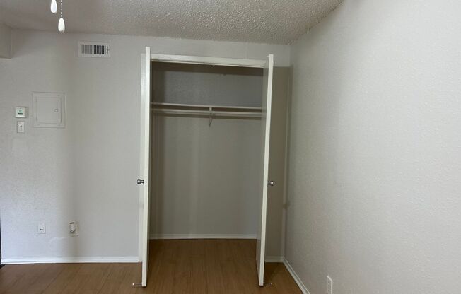 Studio, 1 bath, 575 sqft, $1,095, Unit OCR-126