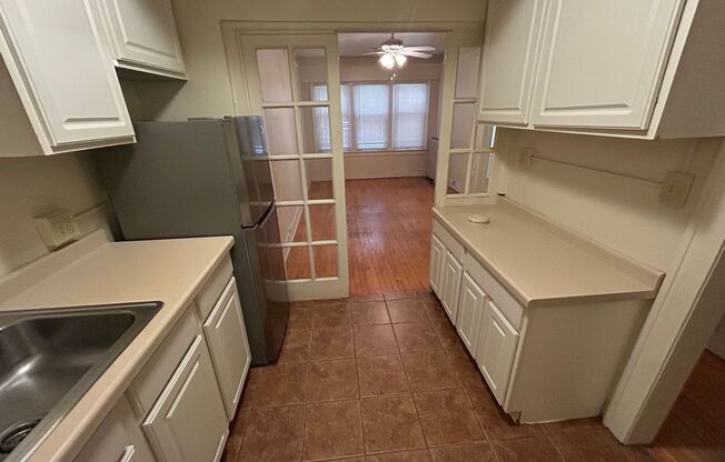 1 bed, 1 bath, $1,075, Unit 3