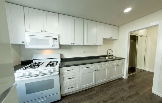 1BR 1BA Point Loma Apartment - Recently Remodeled, No Carpet, Upgraded Windows, 1 Off Street Parking Spot, W/D On-Site