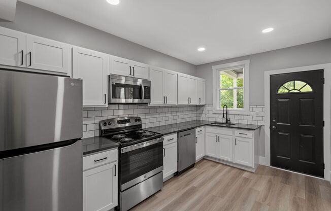 Stunning 3 bedroom home in Carrick available August 15!