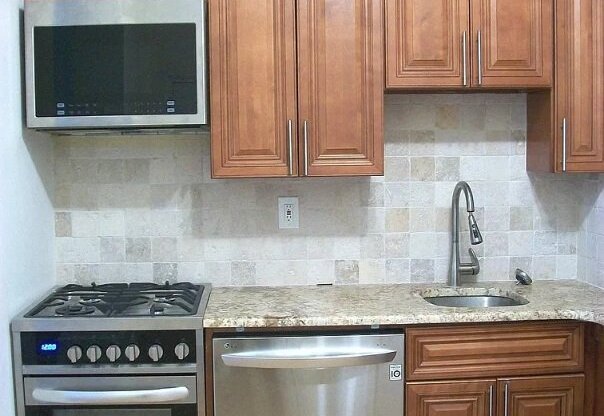 344 E 58 ST