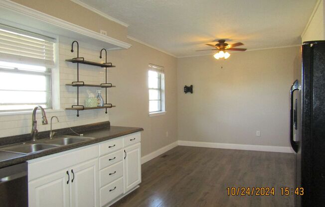 3 beds, 2 baths, $1,350