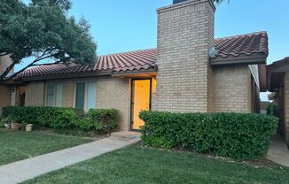 Fabulous 2/2 Whisperwood townhome - blocks from hospitals & TTU