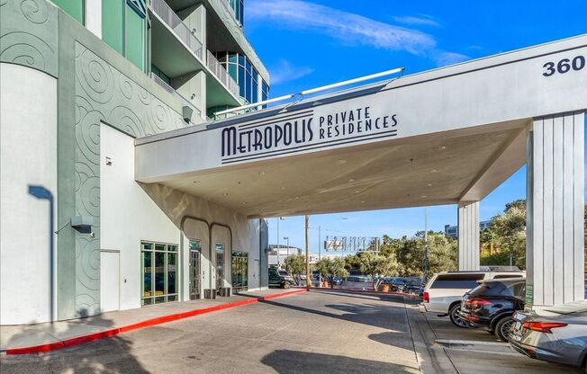 Fabulous Highrise Condo with Stripe Views!