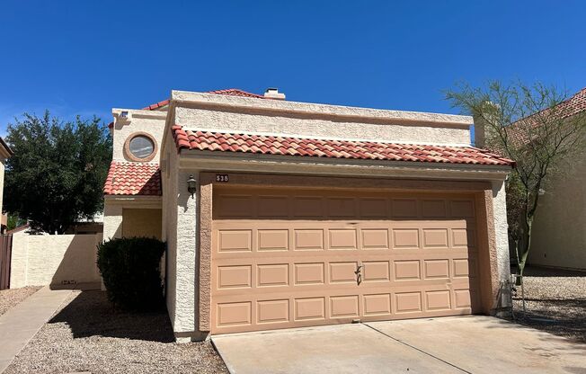 Charming 3 bed / 2.5 bath Gilbert Home with Split Floor plan & No carpet!!