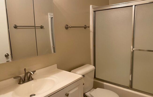 1 bed, 1 bath, $1,895, Unit M