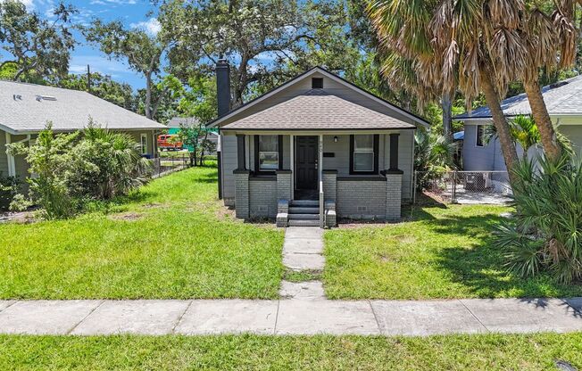 Cosy 2 bedroom 1 bath home with nice size yard $1990 SECTION 8 WELCOME